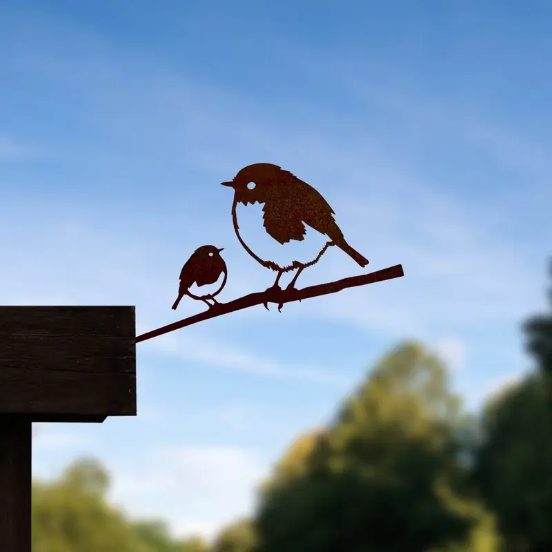 Robin and chick (metal)