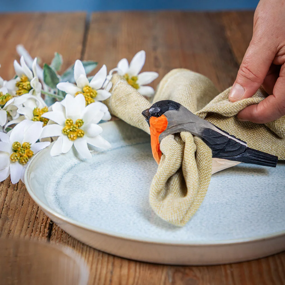 Bullfinch (napkin ring)